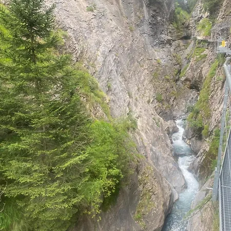 アパート Magnifique Avec Terrasse Spacieuse Loeche-les-bains ロイカーバード